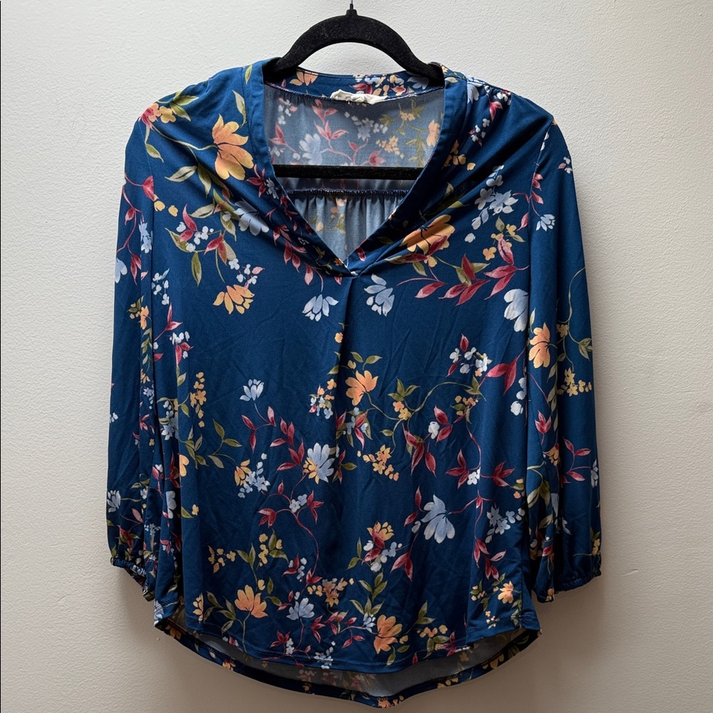 Chic Floral V-Neck Blouse - Navy